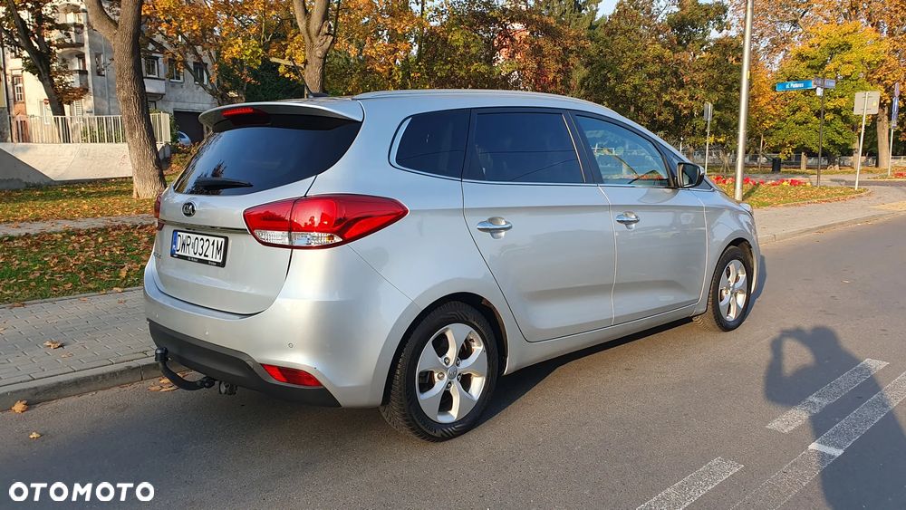 Kia Carens - 8