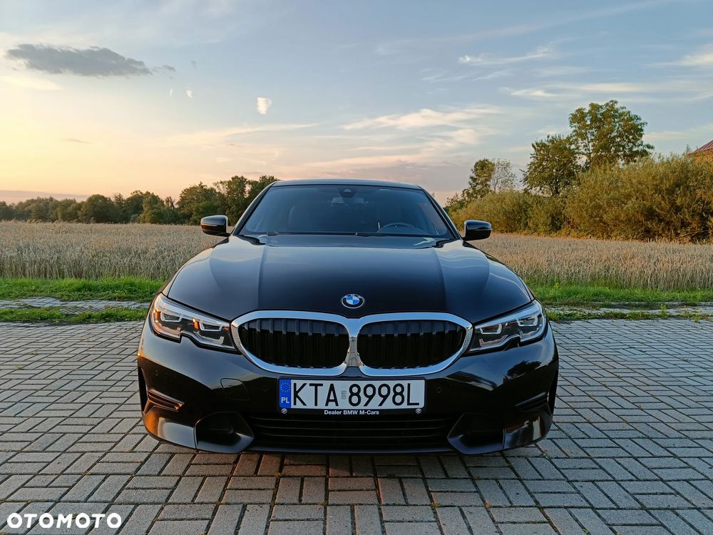 BMW Seria 3 330i xDrive Sport Line - 2