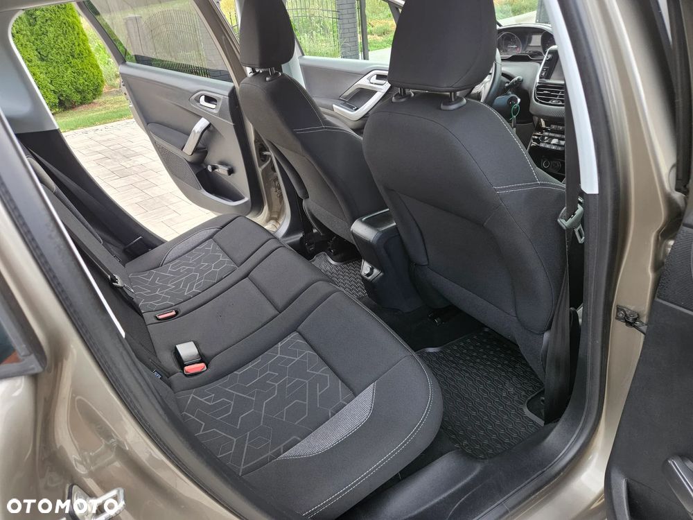 Peugeot 2008 1.2 Pure Tech Signature - 35