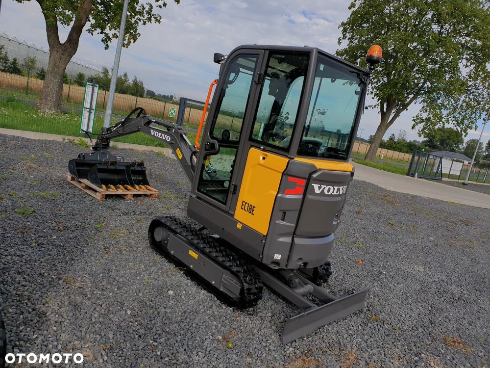 Volvo EC18E, DŁUGIE RAMIĘ, DODATKOWA PRZECIWWAGA, ROZSUWANE GĄSIENICE, 3 ŁYŻKI + SZYBKOZŁĄCZE VOLVO, NOWA DOSTĘPNA OD RĘKI, GWARANCJA Volvo Polska - 4