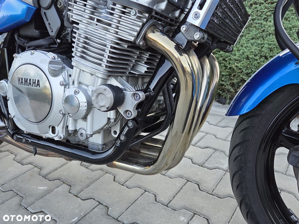 Yamaha XJR - 22