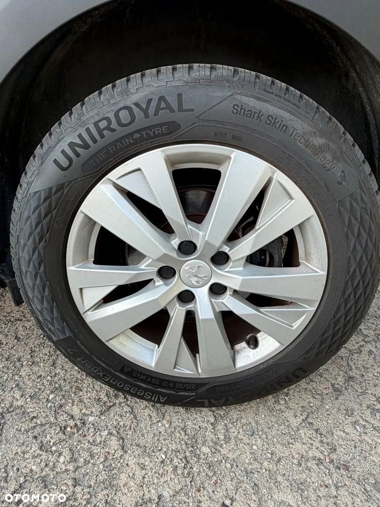 Peugeot 3008 1.5 BlueHDi Active S&S EAT8 - 20