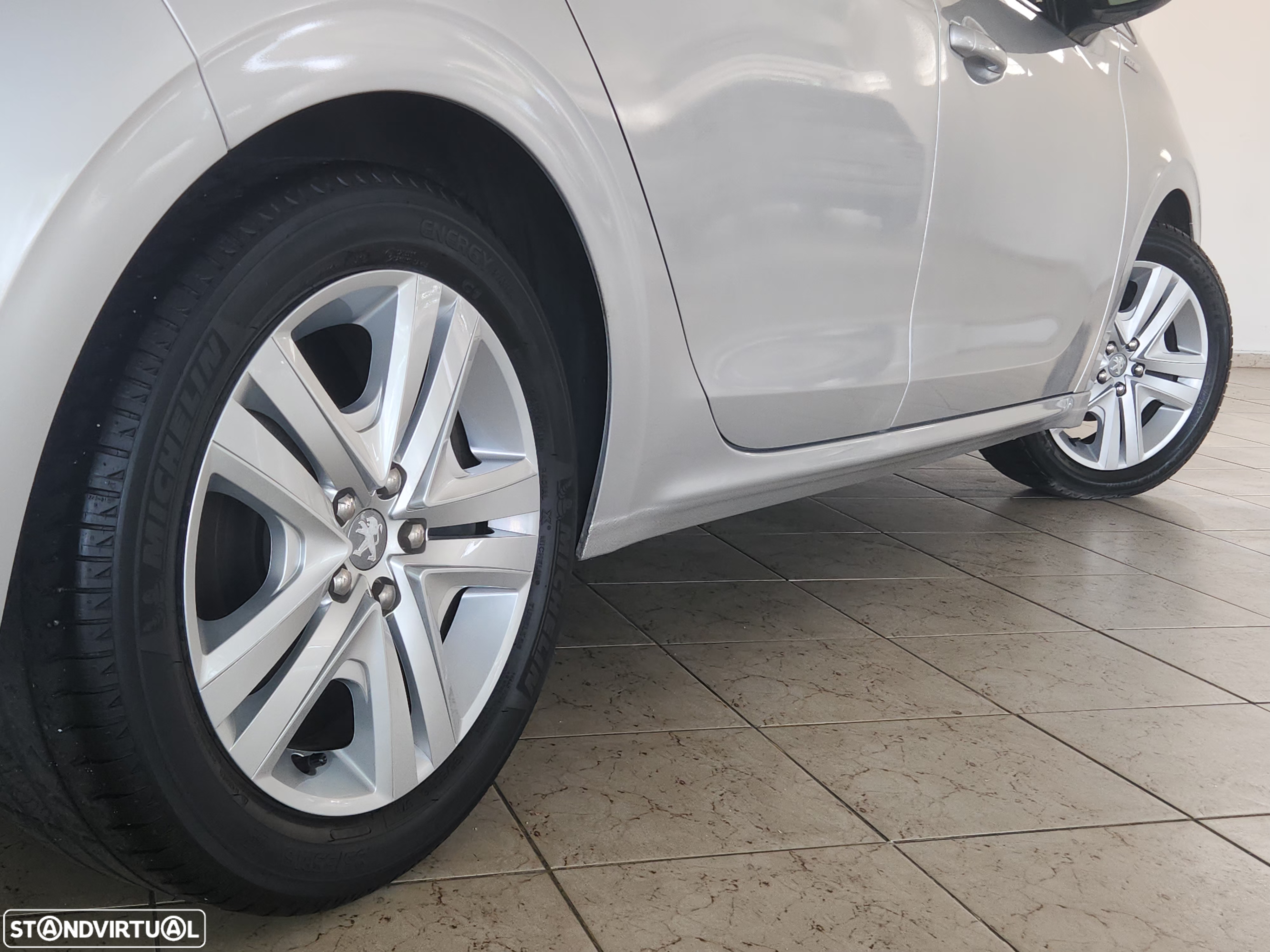 Peugeot 208 1.2 PureTech Style - 11