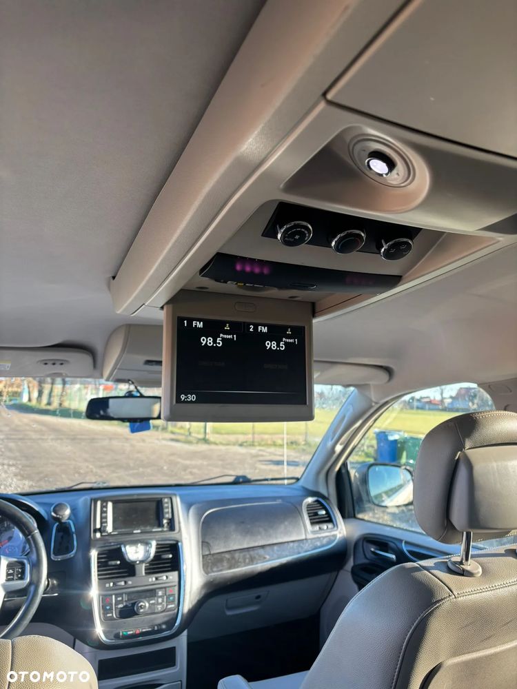 Chrysler Town & Country - 15