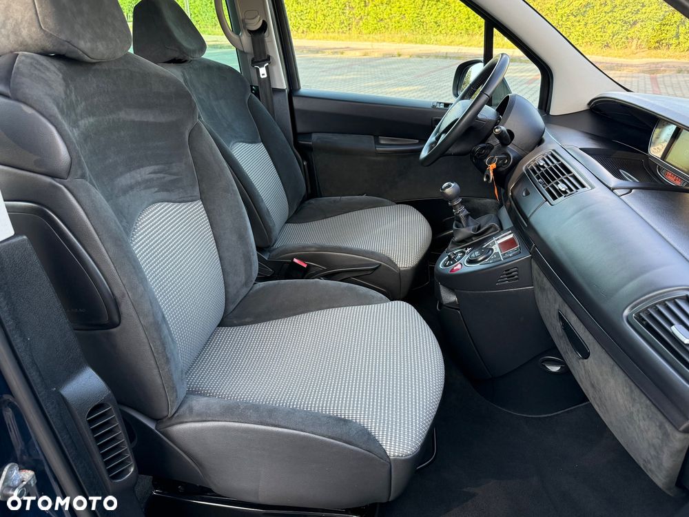 Peugeot 807 HDi 160 Allure - 11