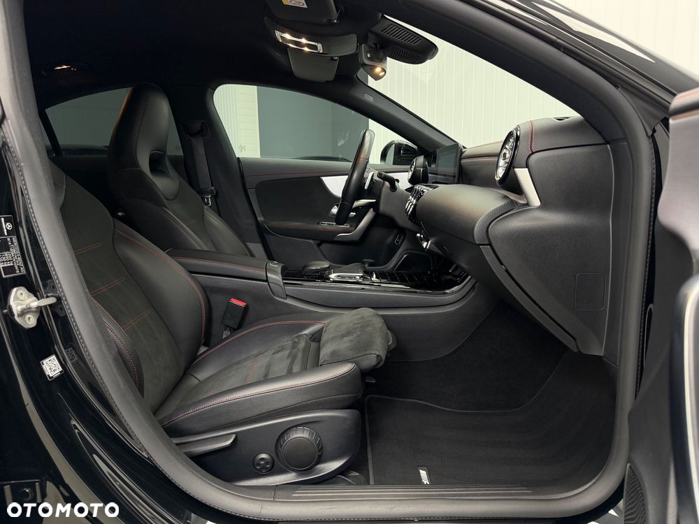 Mercedes-Benz CLA 250 E AMG Line 8G-DCT - 28