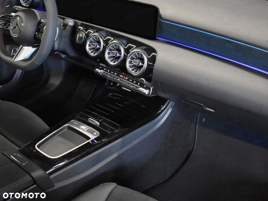 Mercedes-Benz Klasa A 220 4-Matic AMG Line 8G-DCT - 11