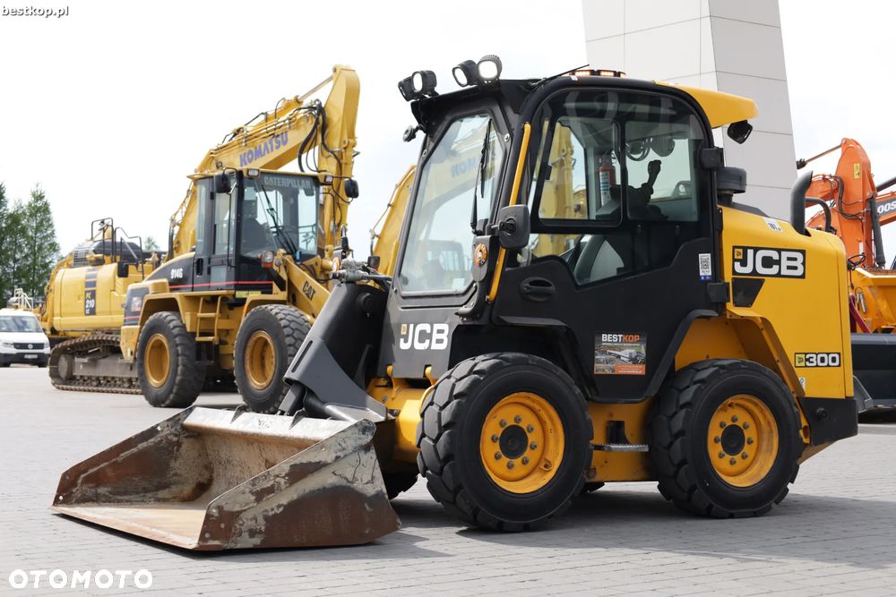 JCB 300 T4 Miniładowarka Skid steer - 10