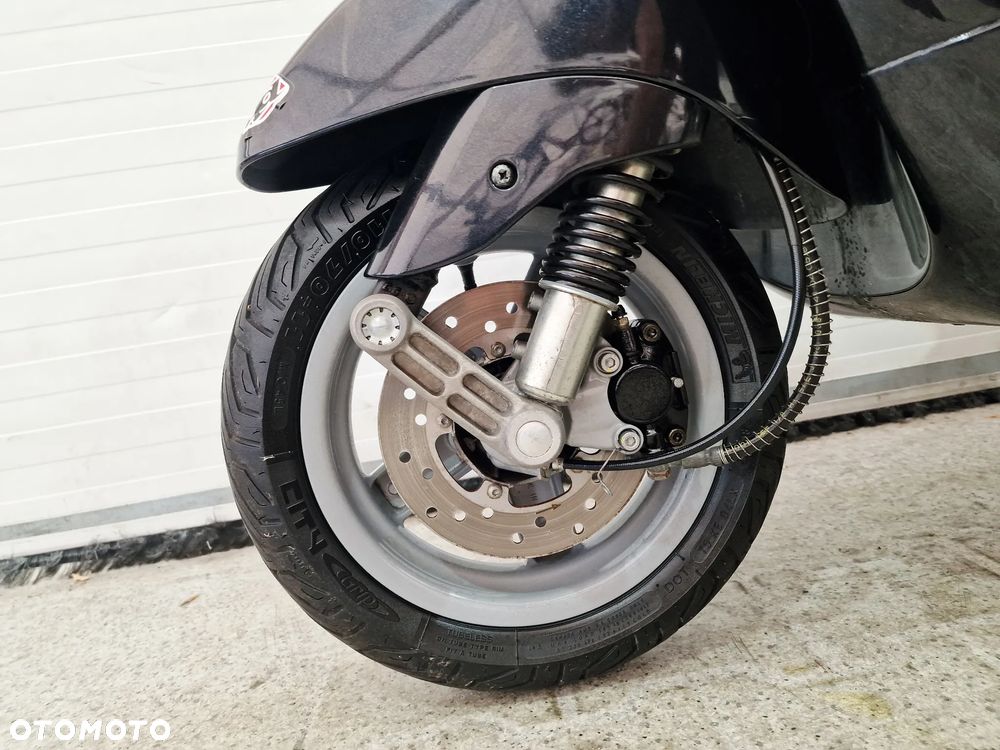 Piaggio Vespa - 12
