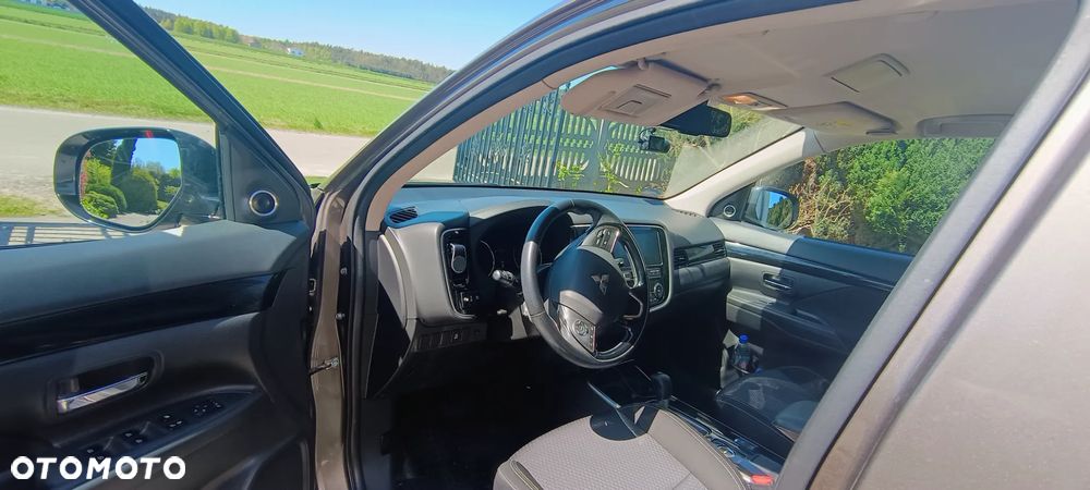Mitsubishi Outlander 2.0 Intense + SDA 4WD CVT - 14