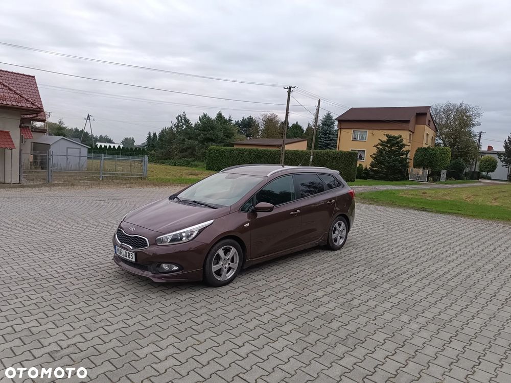 Kia Ceed 1.6 GDI Dream Team Edition - 1