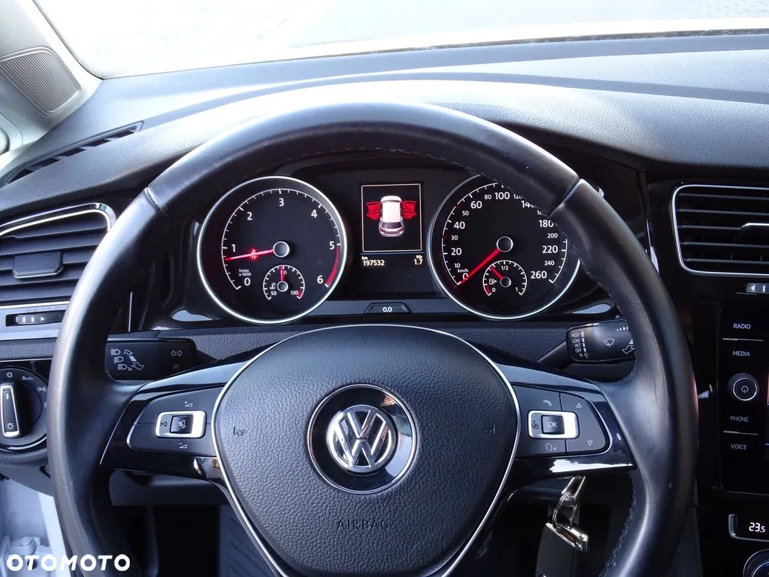 Volkswagen Golf - 28