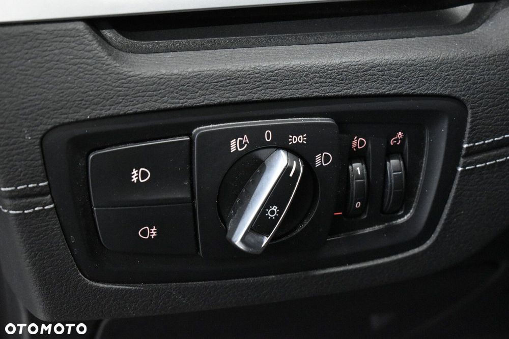 BMW X1 xDrive18d Sport Line - 12