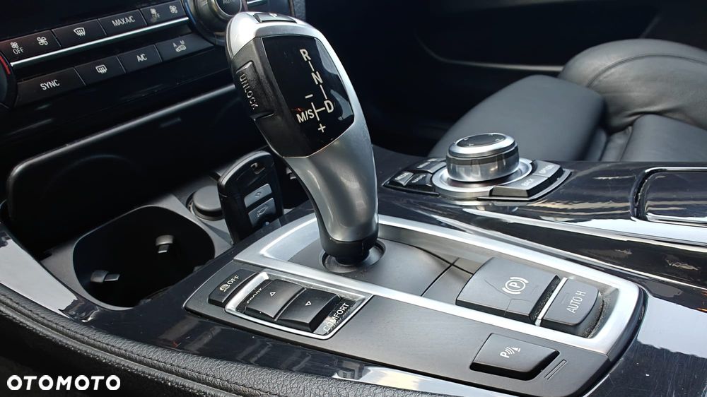 BMW Seria 5 520d Luxury Line - 32