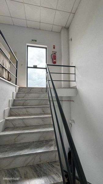 Arrenda-se Armazém Terrugem - 338 m2 - Grande imagem: 2/9