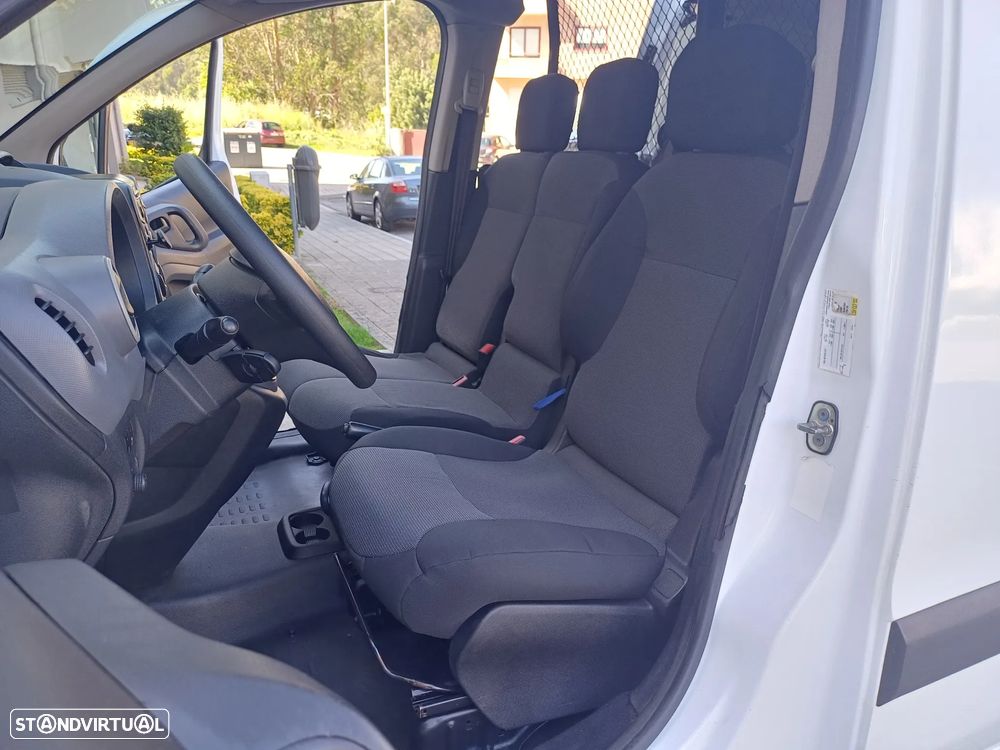 Peugeot PARTNER LONGA 1.6 HDI 100 CV - 3 LUGARES - 27