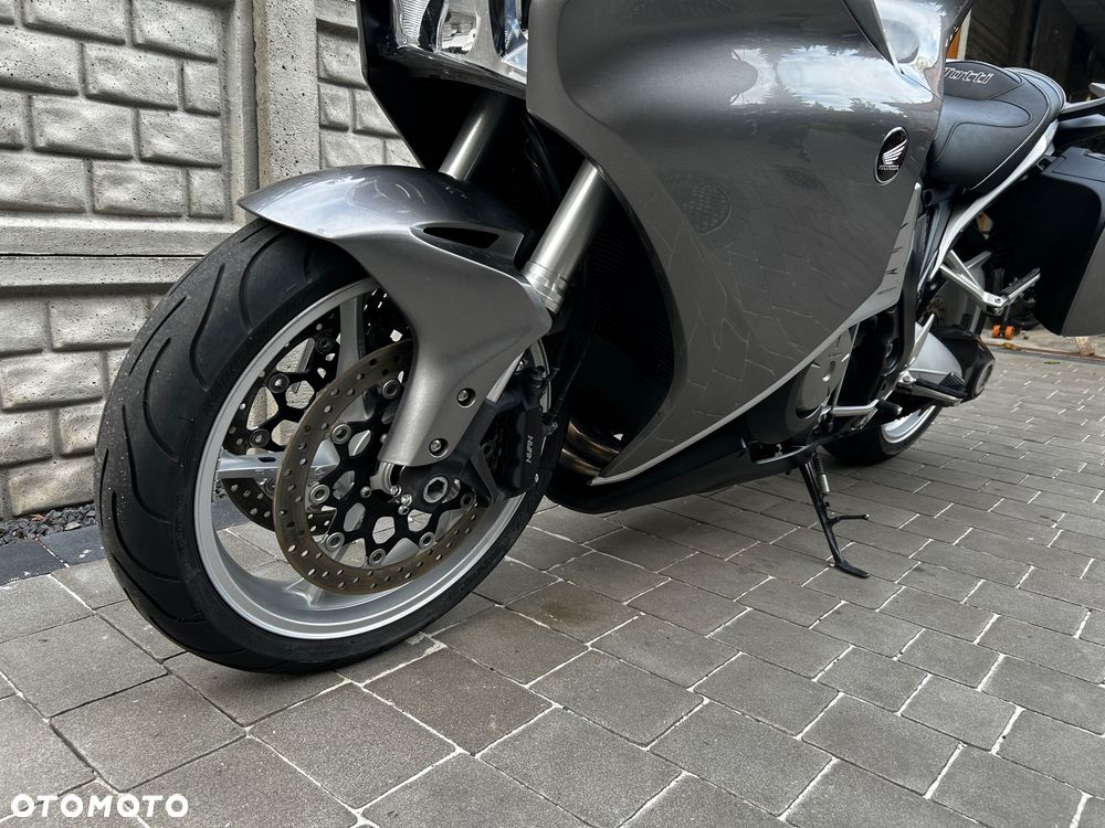 Honda VFR - 11