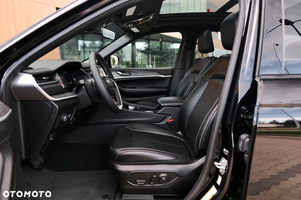 Jeep Grand Cherokee - 11