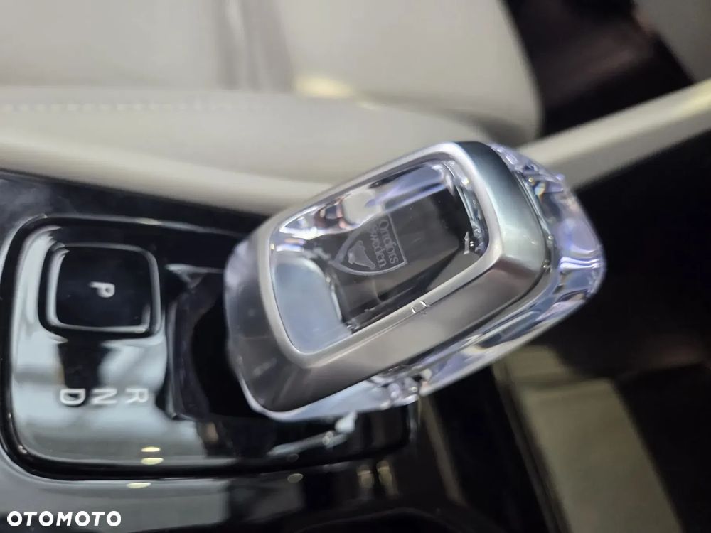 Volvo XC 40 B4 Plus Black Edition - 15