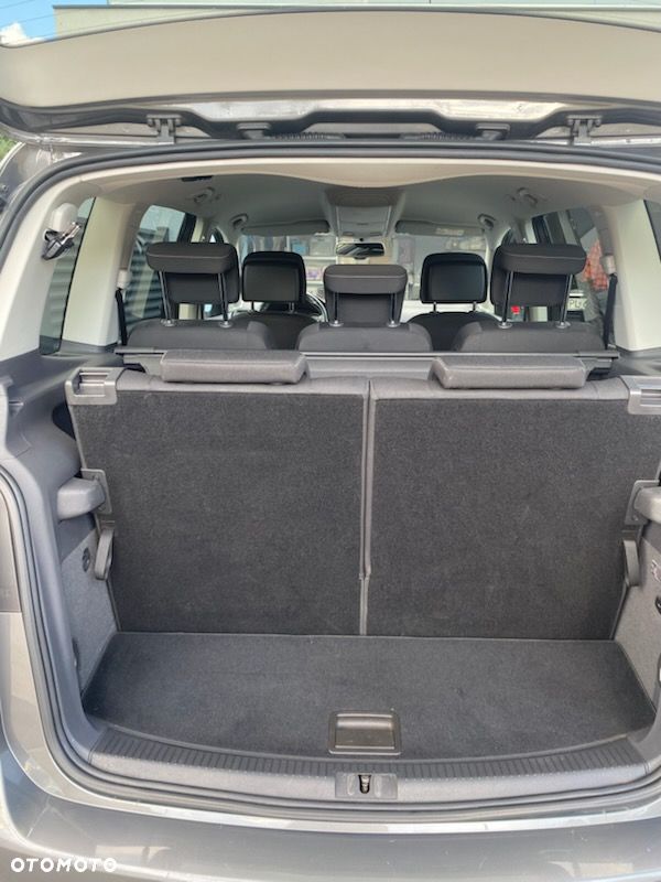 Volkswagen Touran - 8