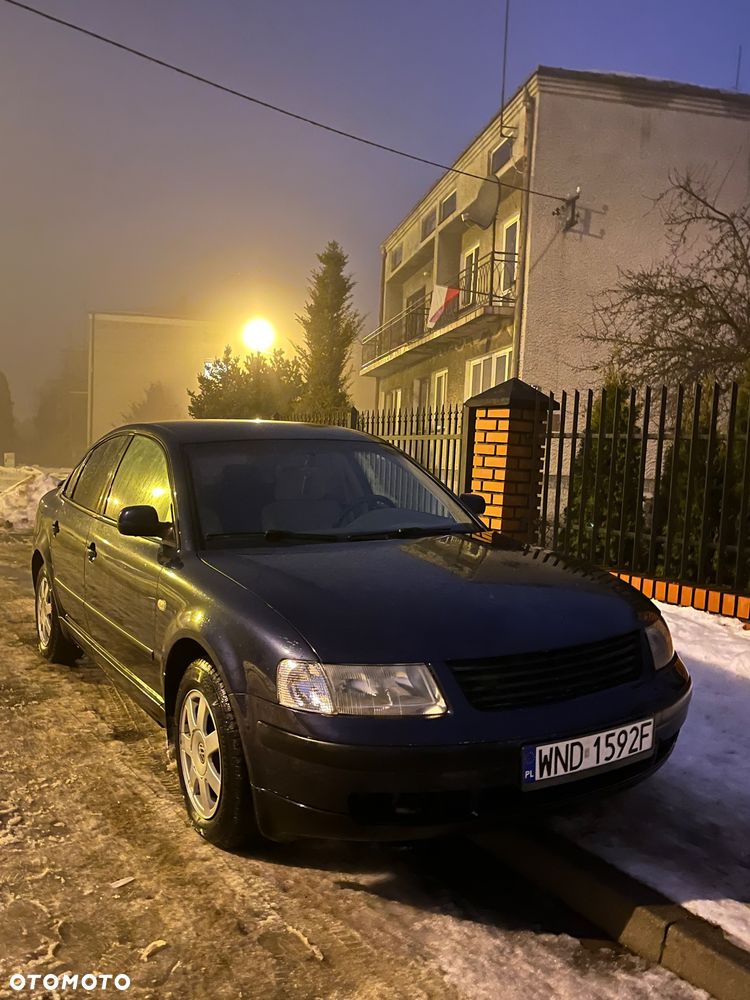 Volkswagen Passat 1.8 - 16