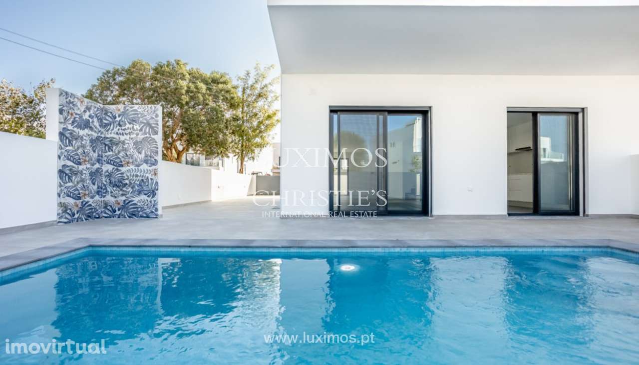 Moradia moderna V3 com piscina, para venda em Olhão, Algarve - Grande imagem: 2/26