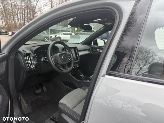 Volvo XC 40 B3 Plus Dark - 26