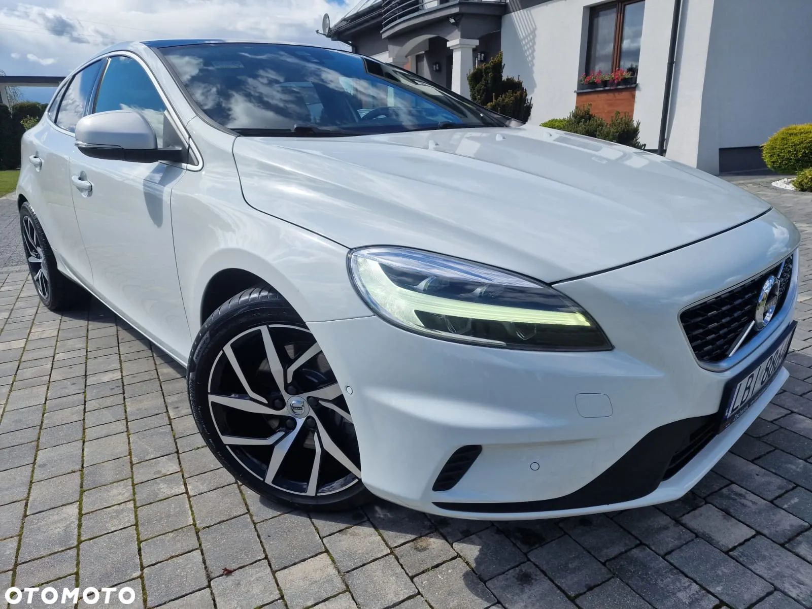 Volvo V40 D3 Geartronic RDesign - 1