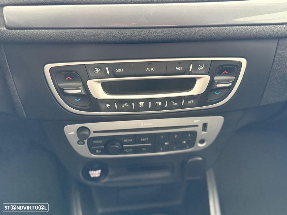 Renault Mégane Sport Tourer 1.2 TCE Limited SS - 10