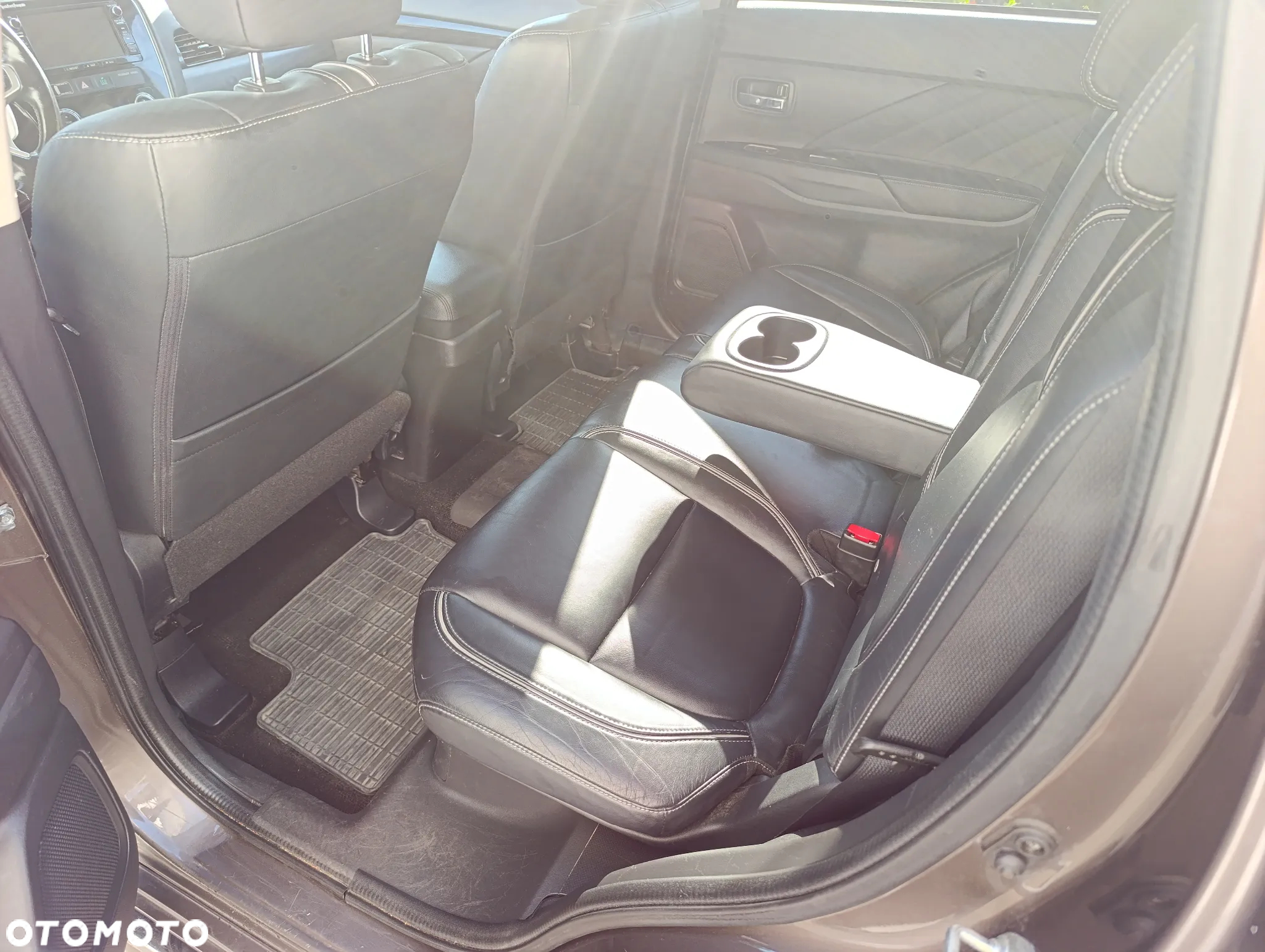 Mitsubishi Outlander 2.0 4WD Plug-In Hybrid Top - 14