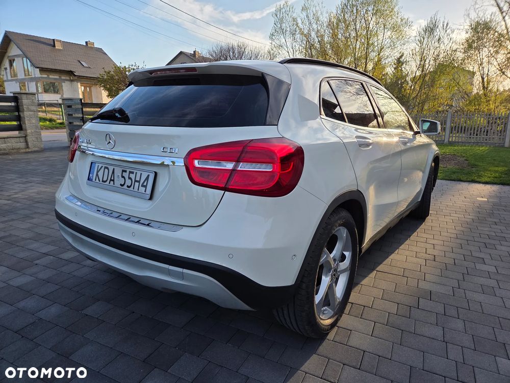 Mercedes-Benz GLA - 25