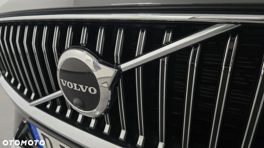 Volvo XC 60 B4 D AWD Plus Dark - 16