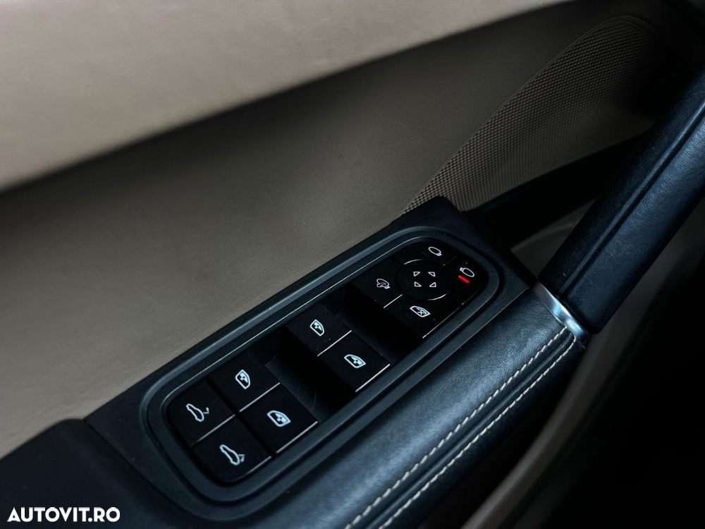 Porsche Cayenne - 23