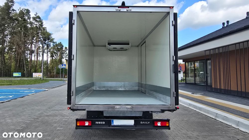 Iveco ❗️❗️DAILY 3.0 180Km 50C18 JAK NOWY ❗️❗️NOWY MODEL / ZABUDOWA 8 PALET DPR / CHŁODNIA MROŹNIA -32 +32 / ZASILANIE 230V / PIERWSZY WŁASCICIEL / NAVI / KAMERA COFANIA / TEMPOMAT / BLIŹNIAKI / GRUBA SCIANKA / AGREGAT CARRIER XARIOS 350 / WERSJA WZMOCNIONA / SERWIS ASO / SALON POLSKA / LIFT❗❗ JAK Z SALONU - NOWY -❗❗ - 7