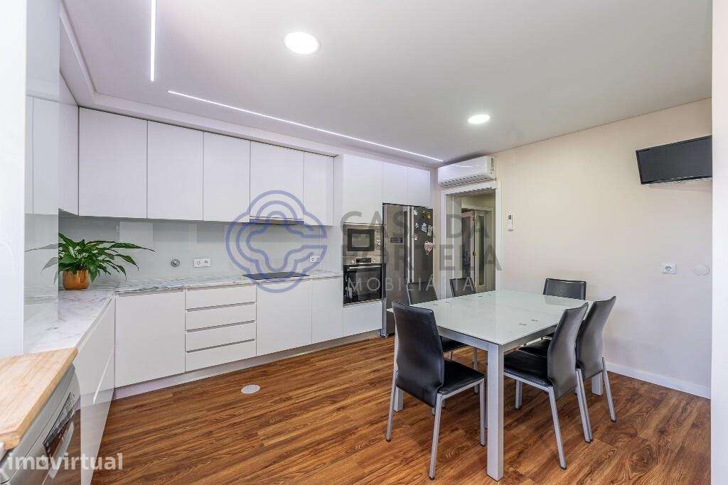 venda de apartamento T4 com dois lugares de garagem  e arrumos entrada - Grande imagem: 3/35