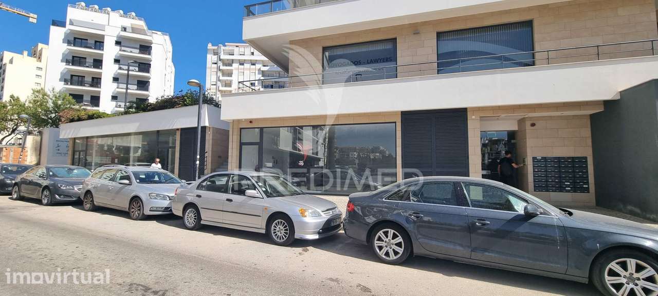 Loja na 2ª linha da Praia da Rocha, pronta a utilizar - Grande imagem: 4/20