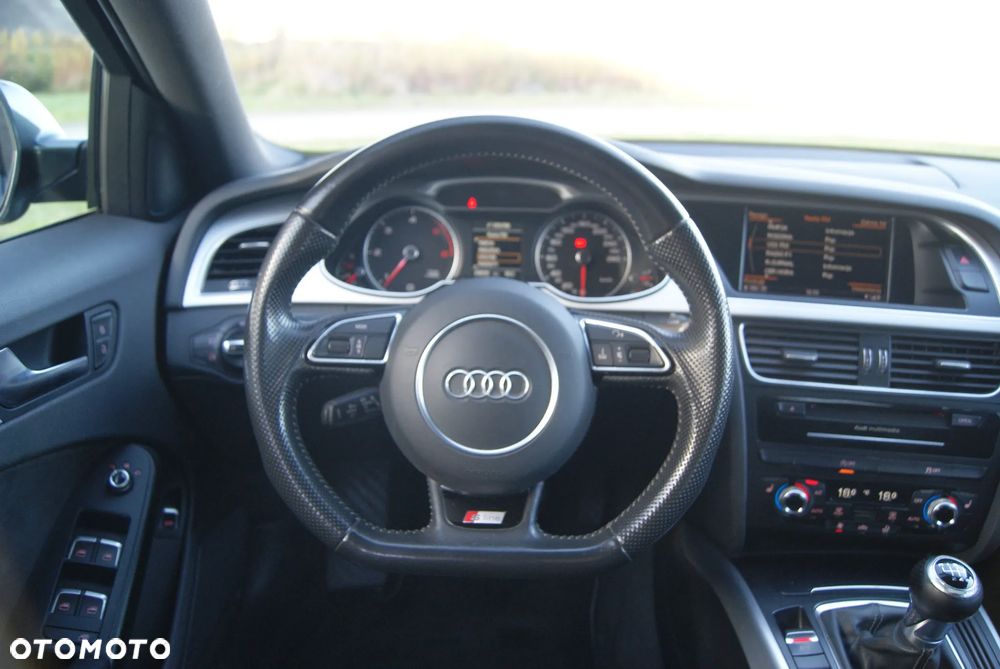 Audi A4 Avant 2.0 TDI DPF quattro S line Sportpaket - 32