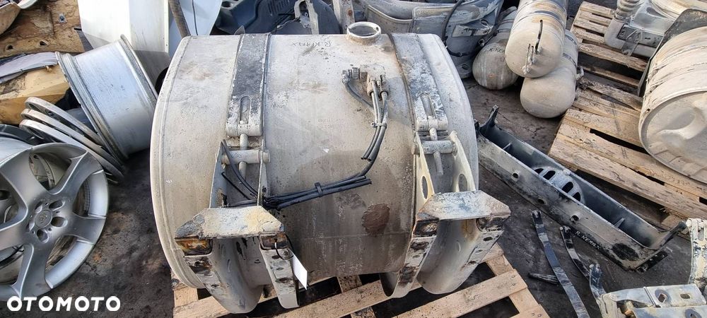 ZBIORNIK PALIWA RENAULT KERAX 410 DXI 20503504 80X70X70 - 1
