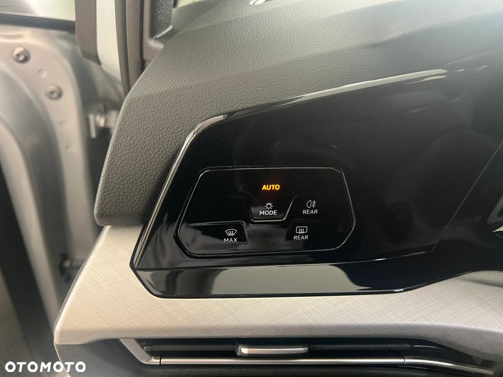Volkswagen Golf 2.0 TDI Life - 17