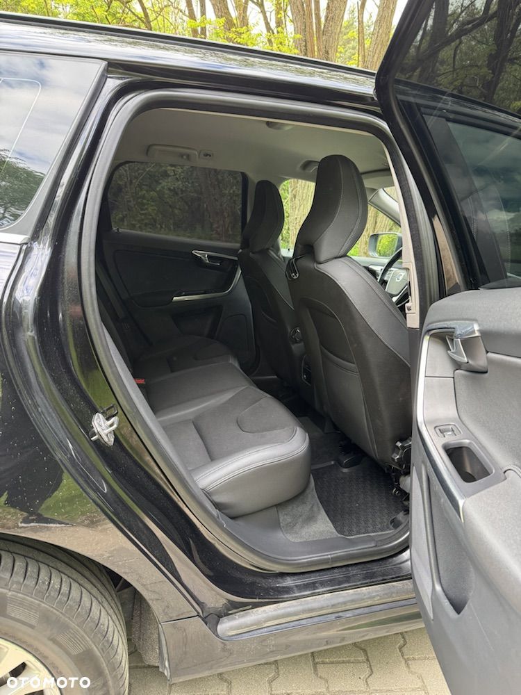 Volvo XC 60 D5 AWD Momentum - 8