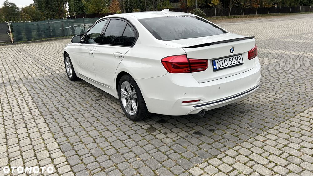 BMW 3 Series 2018 photo 3