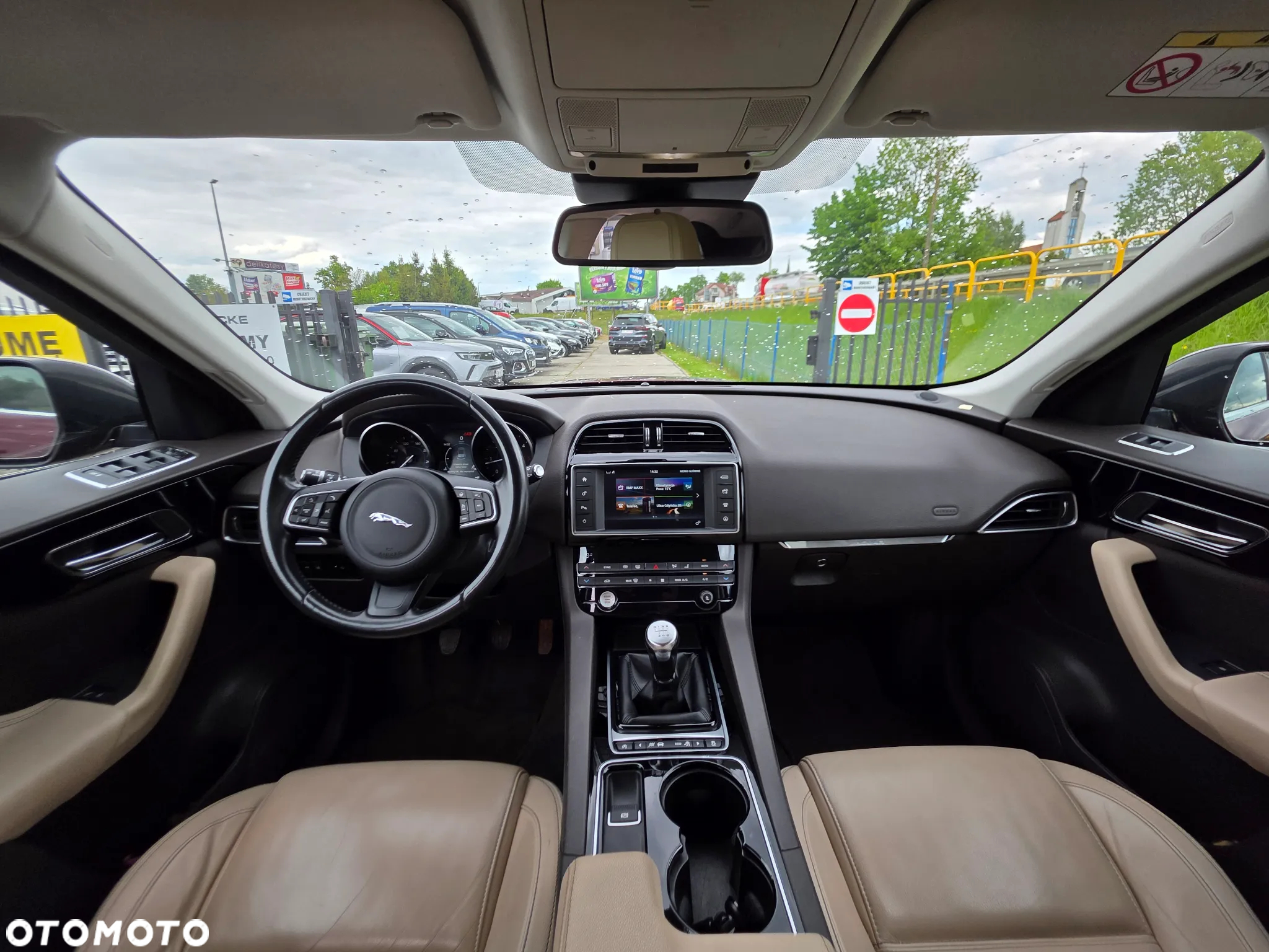 Jaguar F-Pace - 10