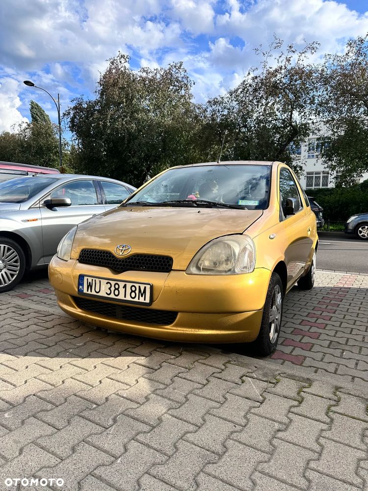 Toyota Yaris 1.0 Base - 1