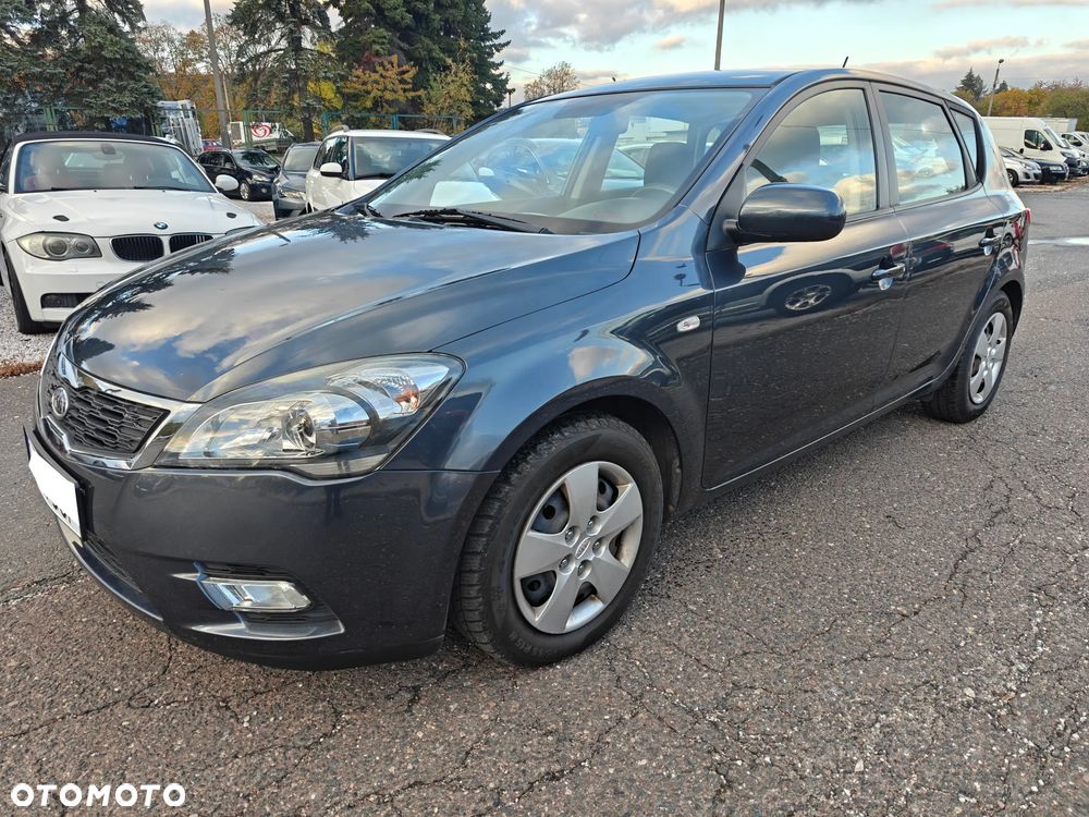 Kia Ceed - 16