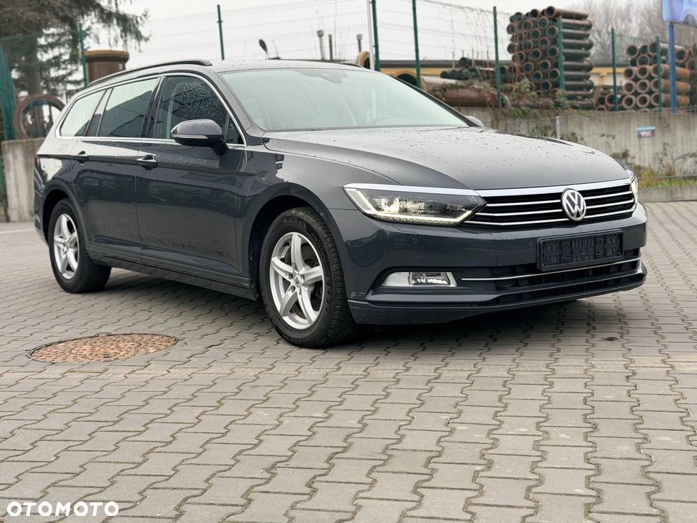 Volkswagen Passat - 4