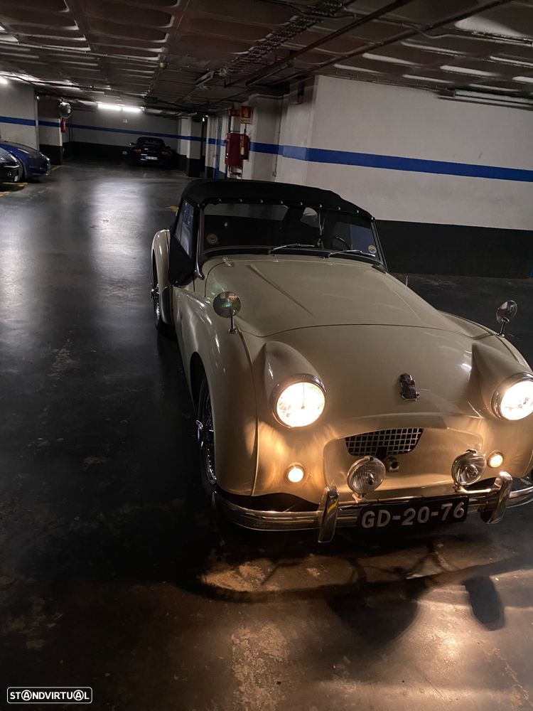 Triumph TR2 - 11