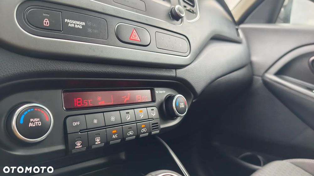 Kia Carens 1.6 GDI ISG Vision - 37