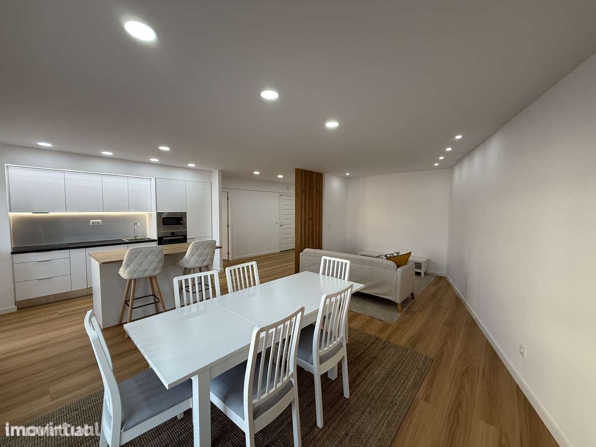 Apartamento t2 remodelado junto à praia - Grande imagem: 4/17