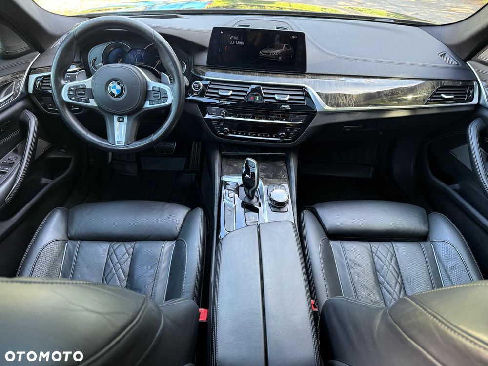 BMW Seria 5 M550i xDrive - 15