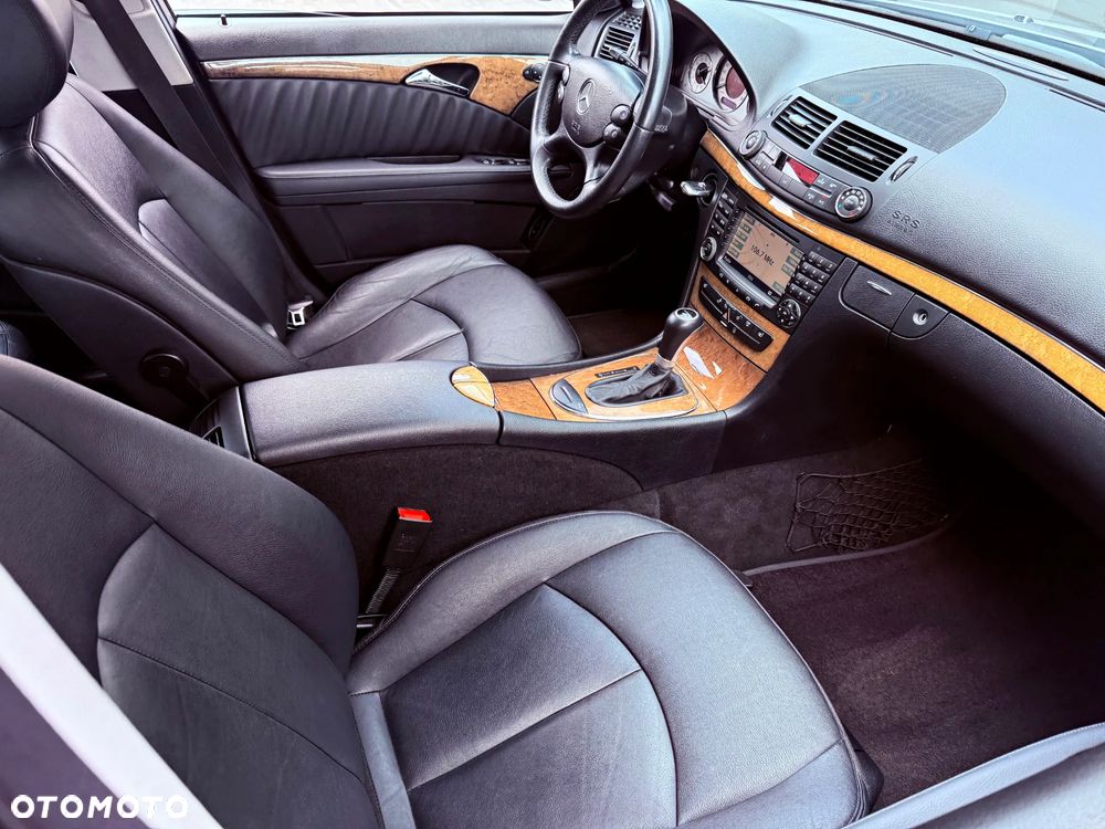 Mercedes-Benz E-Class 2009 photo 4